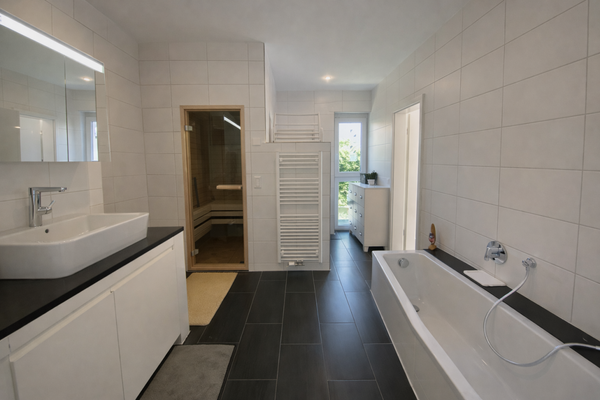 Badezimmer mit Sauna