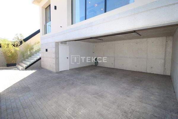 4-Bedroom Modern Villa with Castle Views in Biar Alicante