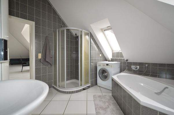 Bad mit Wanne+Dusche