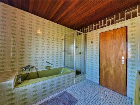 2. OG: Tageslichtbadezimmer