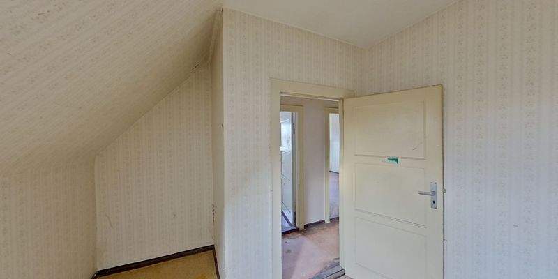 Badezimmer - Blick vom Bad in den Flur