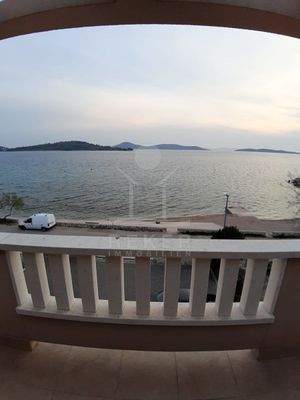 Die Villa befindet sich in atemberaubender Lage