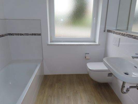 Bad EG mit Wanne,Fenster