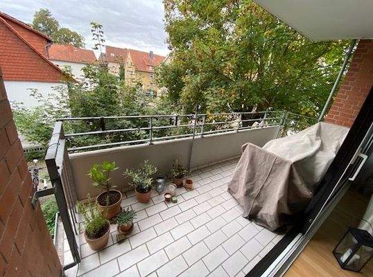 großer Balkon.
