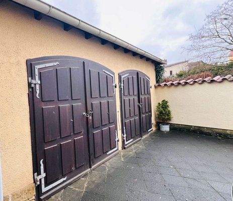 538 Aussen Garagen.jpg