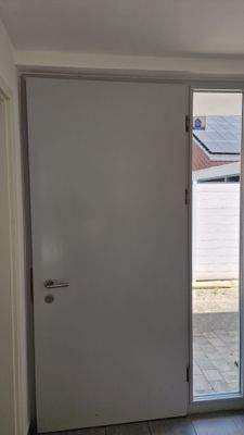 Eingang mit Siegel -sicheres Zuhause-