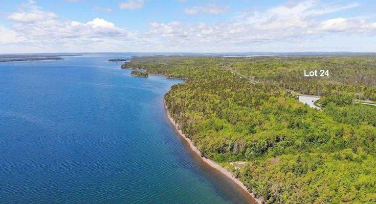 Cape Breton - 37-Hektar-Areal mit Atlantik-Zugang 