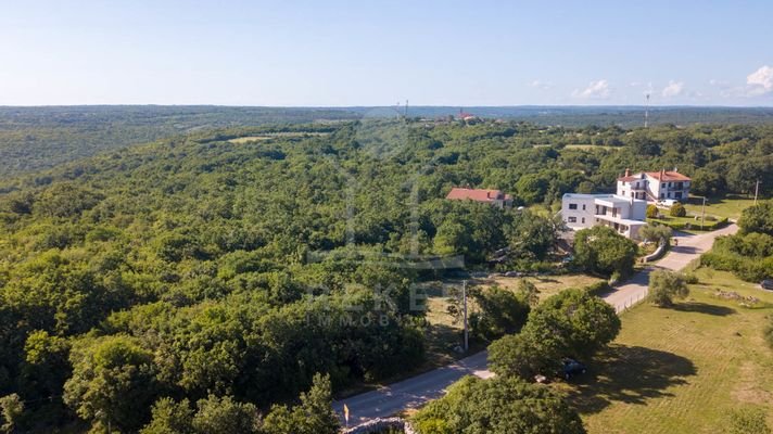 Baugrundstück in malerischer Umgebung bei Marčana