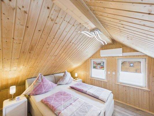 CAM03784G0-PR0102-STILL039