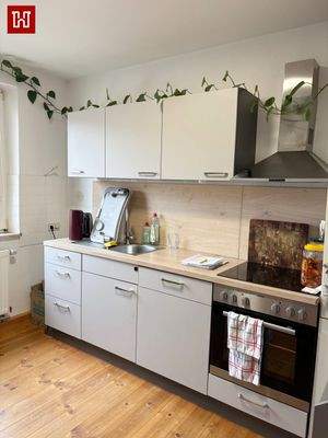 .. mit Küche und Elektrogeräten 