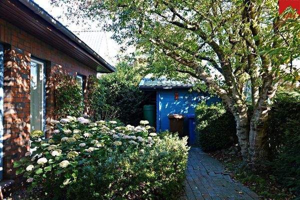 gemütlicher und gepflegter Garten  