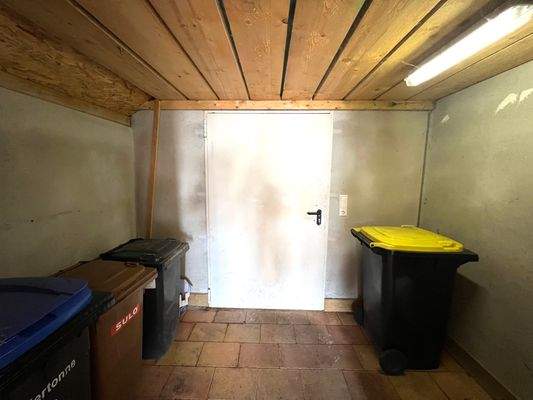 Abstellraum hinter Garage