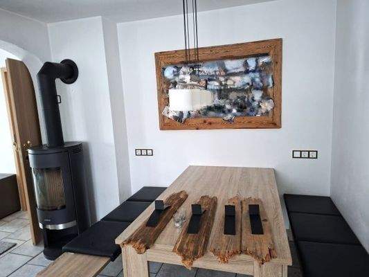 der Essbereich liegt zwischen Küche und Wohnzimmer