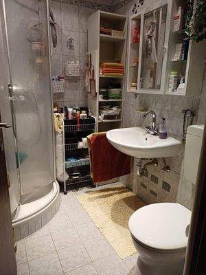 Duschbad und WC