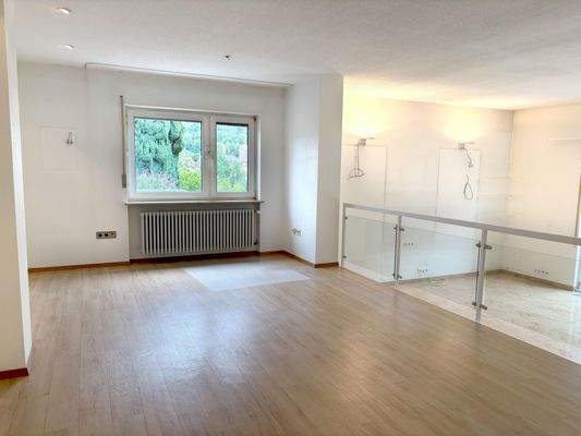 großzügig und hell