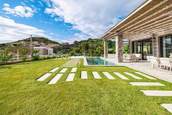 Houses with Private Pools and Large Gardens in Bodrum