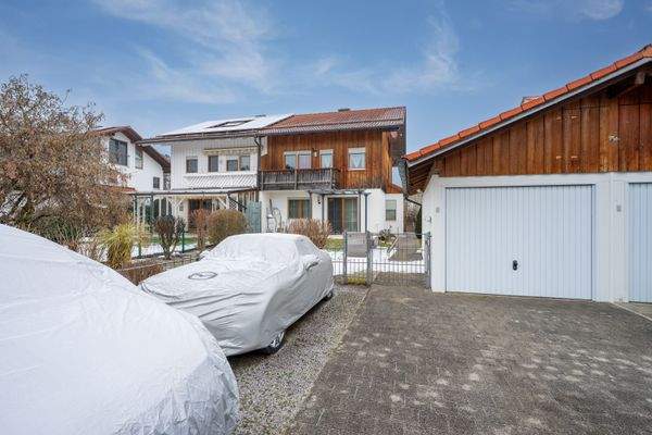 Außenstellplatz u. Garage