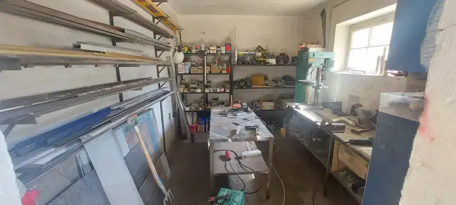 3)Lager mit Hochregalen 