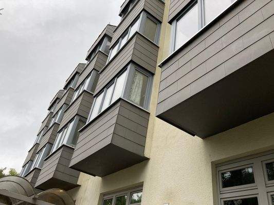 Seniorenwohnheim außen Erker