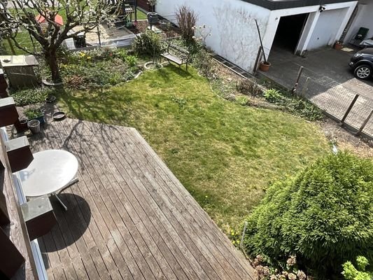 Blick von der Loggia in den Garten