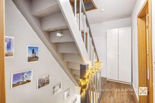 Eine weitere Treppe führt zum Dachboden (Ausbaureserve)