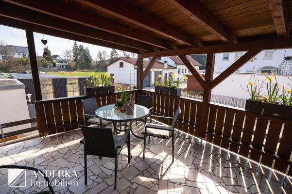 überdachte Terrasse