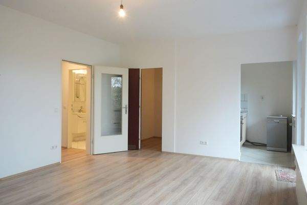 Wohn- und Schlafzimmer