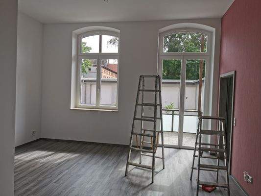 Wohnzimmer mit Ausgang zum Balkon