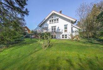 Haussüdseite mit Garten