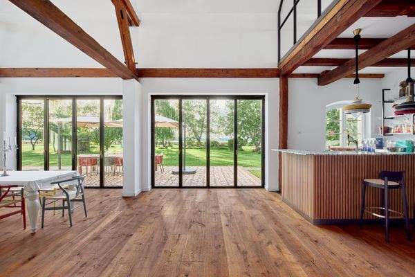 Blick vom Wohnraum in den Garten