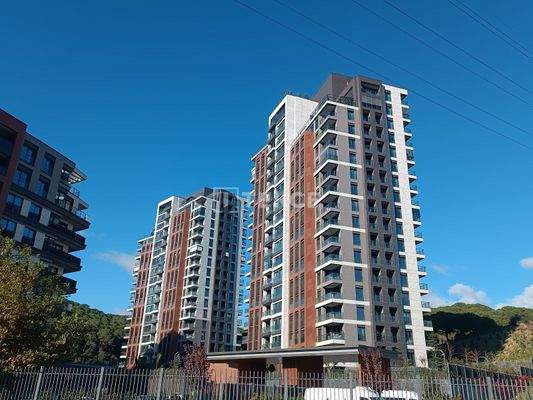 Apartments in a Complex Close to Vadi İstanbul in Sarıyer