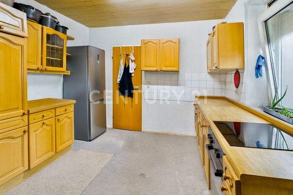 2. OG - Küche mit Blick zur Tür