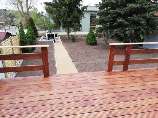 Blick von Terrasse in den Garten