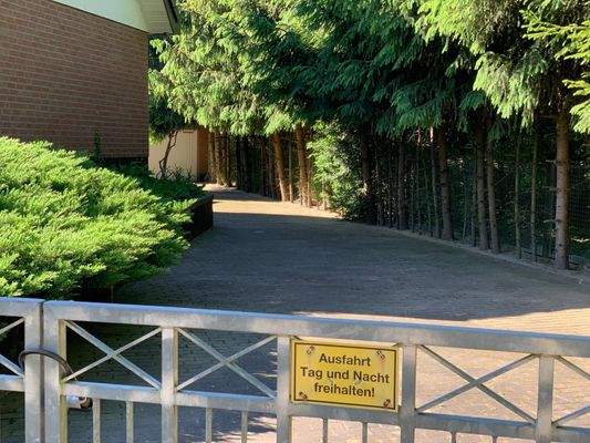 Zufahrt von der Straße