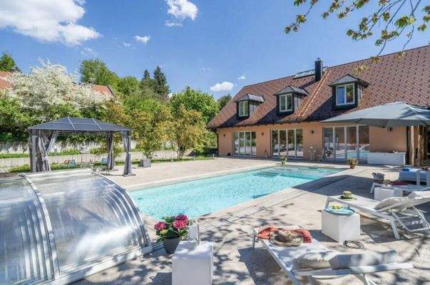 Großzügiges Traumhaus mit Pool