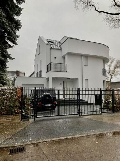 Modernes Einfamilienhaus mit schönem Garten & Garage in ruhiger Sackgasse