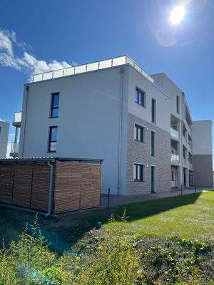 Ostansicht mit Fahrradschuppen