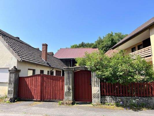 historische, markante Hoftoranlage