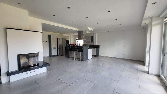  Wohn- und Eßbereich mit offener Küche 