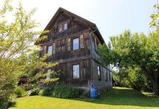 Vorderansicht mit Garten