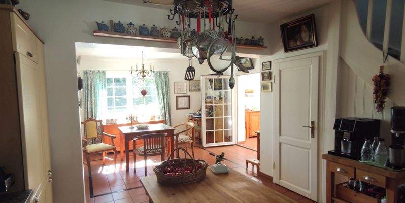 Blick aus der Küche zum Wohnbereich eins