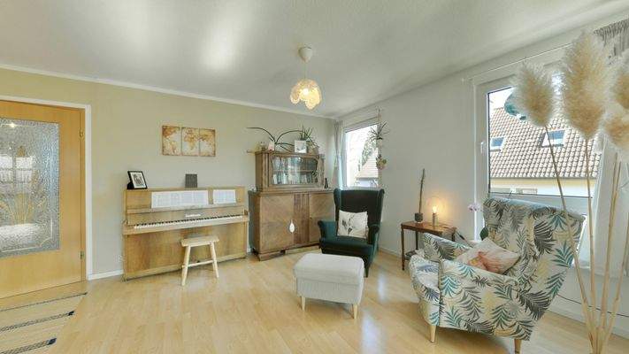 Das großzügige Wohnzimmer