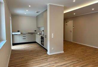 Küche mit Zugang zur Terrasse