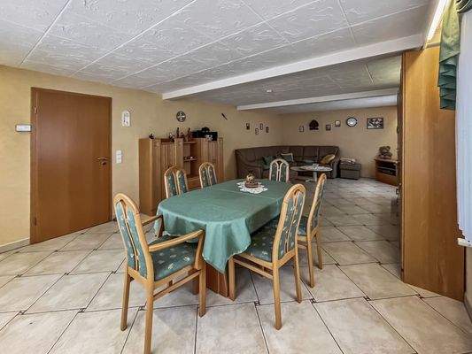 Erdgeschoss - Wohn- und Esszimmer