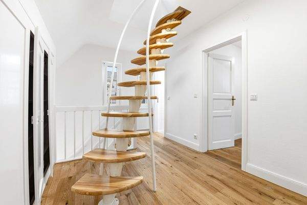 Treppe zum Spitzboden