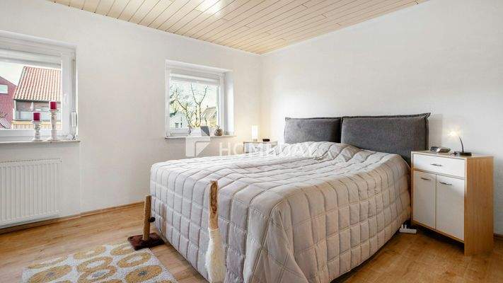 1. OG Schlafzimmer 1