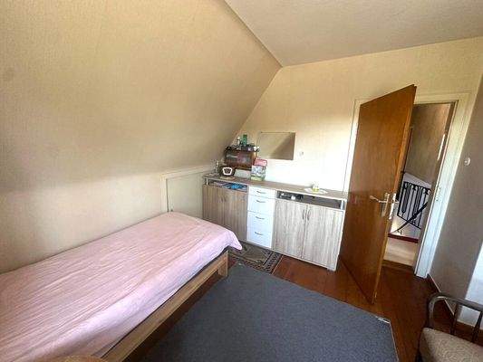 Kinderzimmer/Büro DG