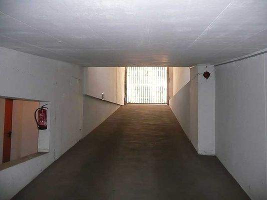 Tiefgaragen-Einfahrt