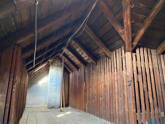 Dachboden mit Abstellräumen (3).jpg