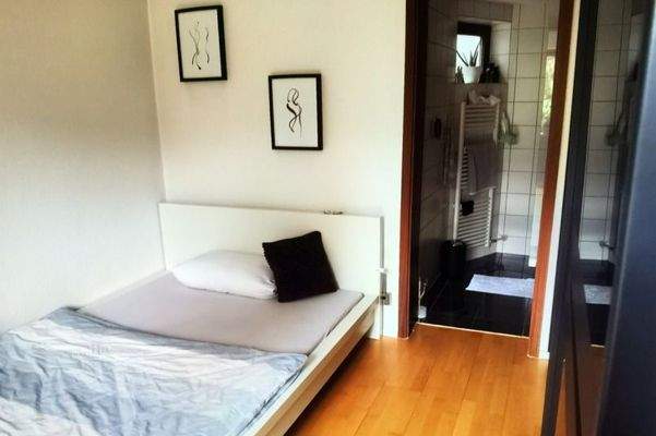 Schlafzimmer / Duschbad ELW